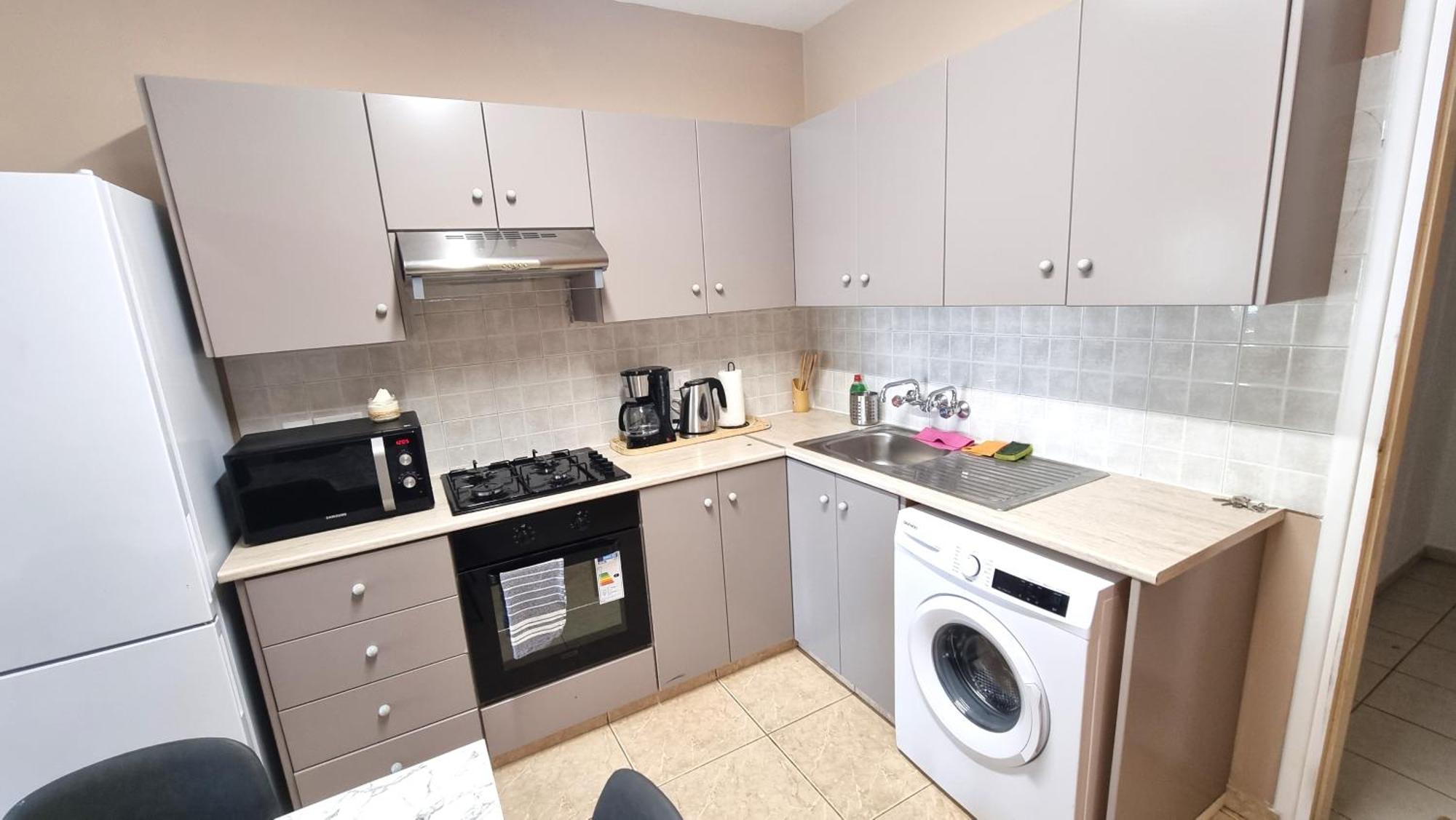 5 Min Walk To Beach, Perfect Seaside Escape 3br Shared *