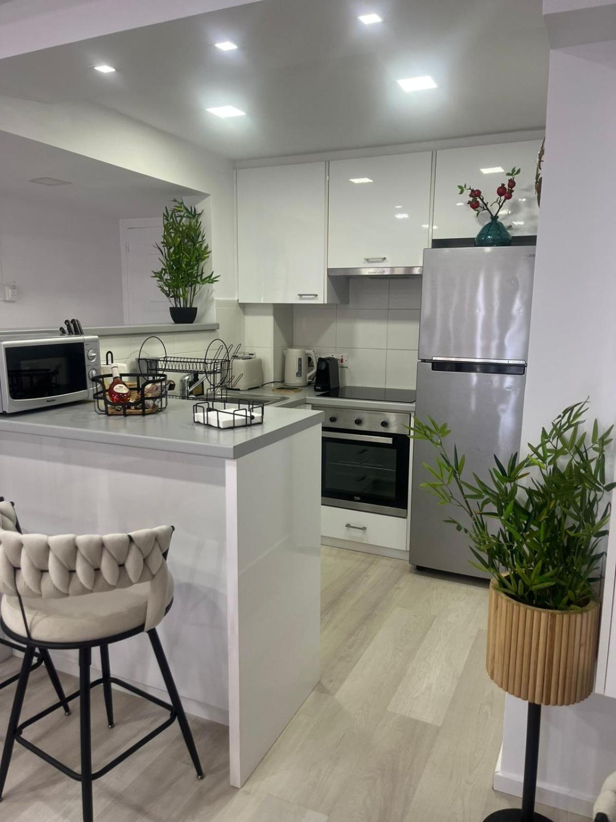 Lazuli Sea View Beachfront Ap 253 Apartment *