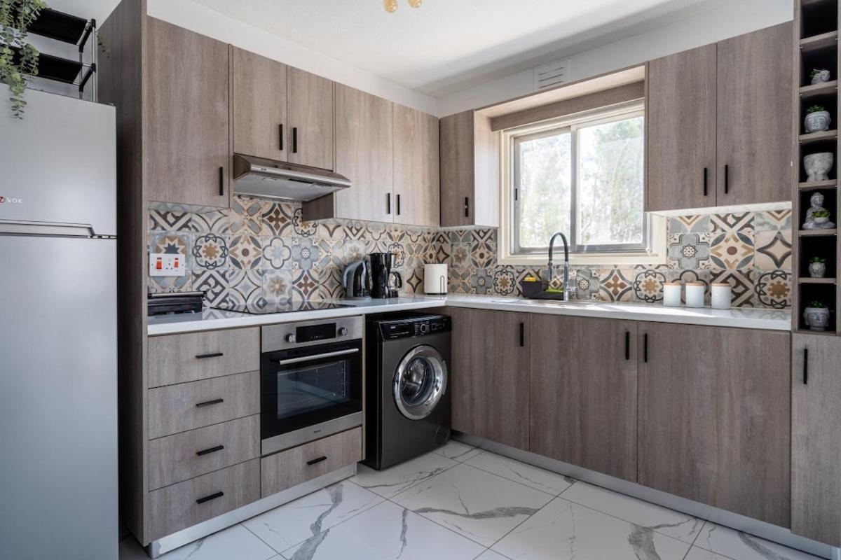 Liric - 3 Bedroom W Balcony In *