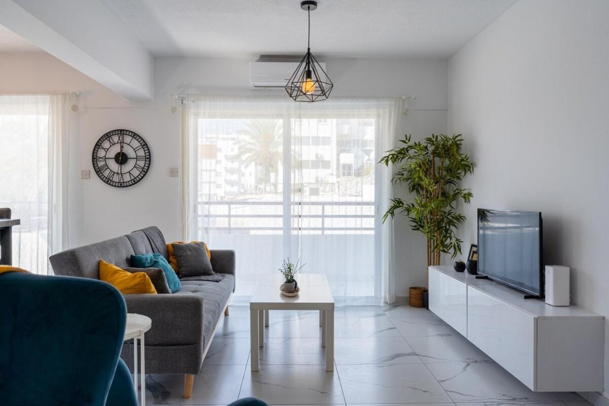 Liric - 3 Bedroom W Balcony In Apartment Larnaca