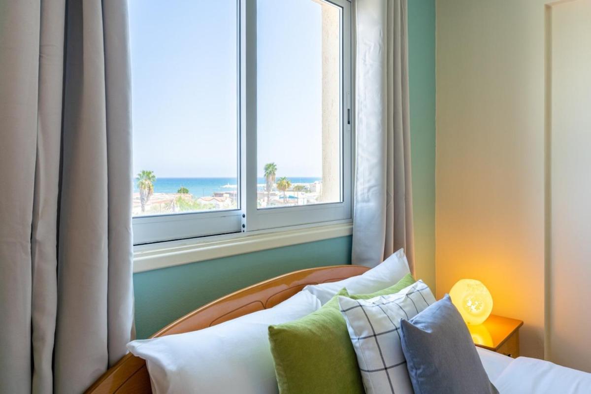Apartment Bayview 2-br W Terrace In Larnaca