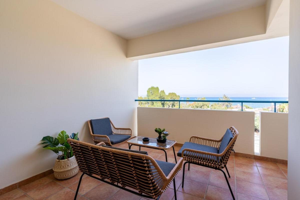 Bayview 2-br W Terrace In Apartment Larnaca