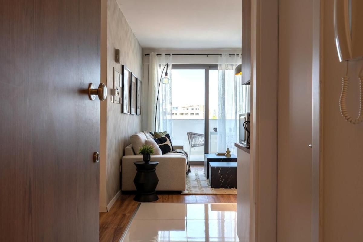Apartment Luna - Homely W Balcony In *