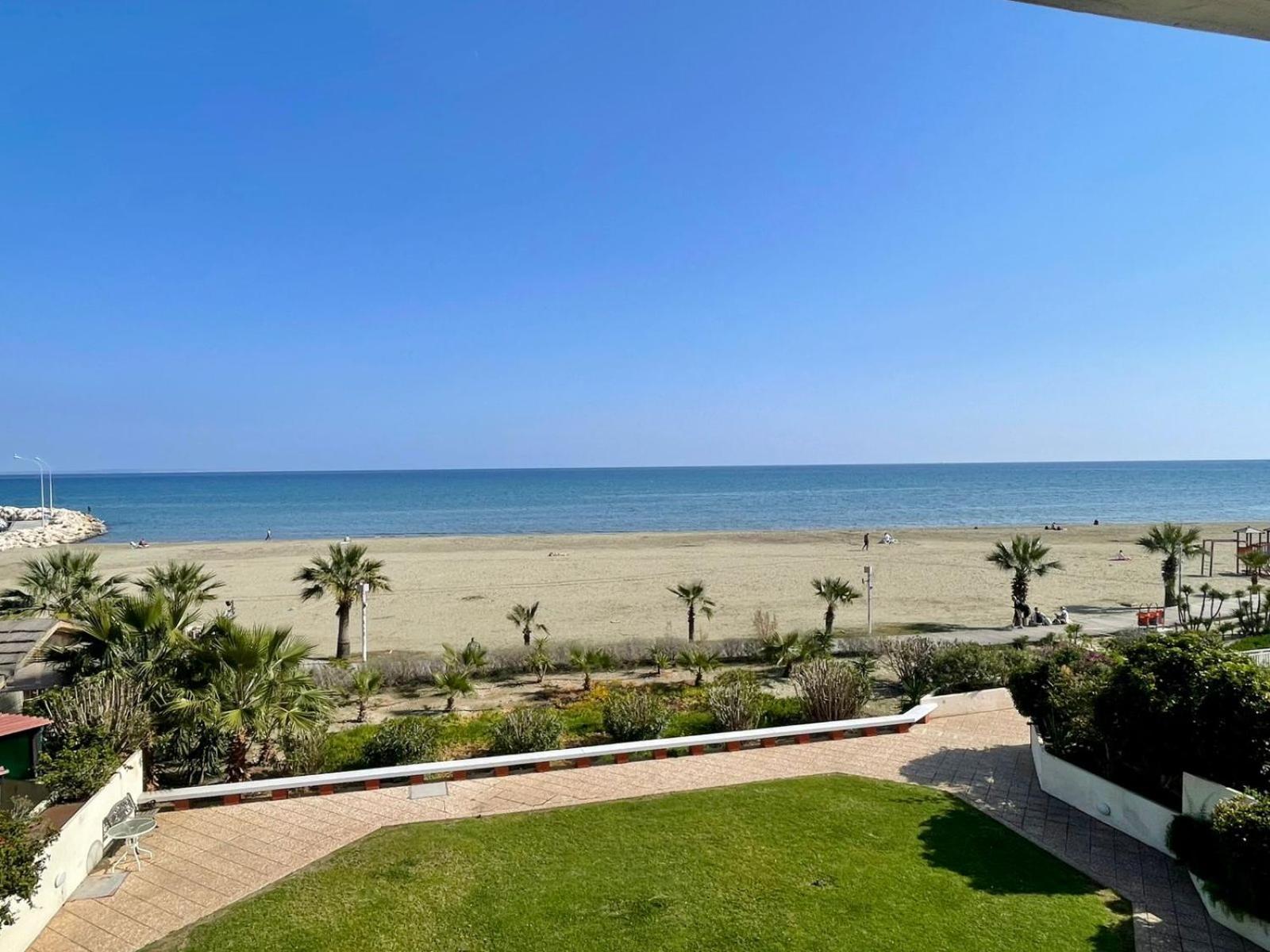 Sea View In Makenzy Lárnaca
