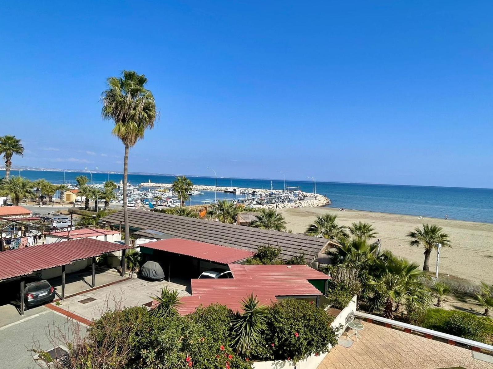 Apartment Sea View In Makenzy *