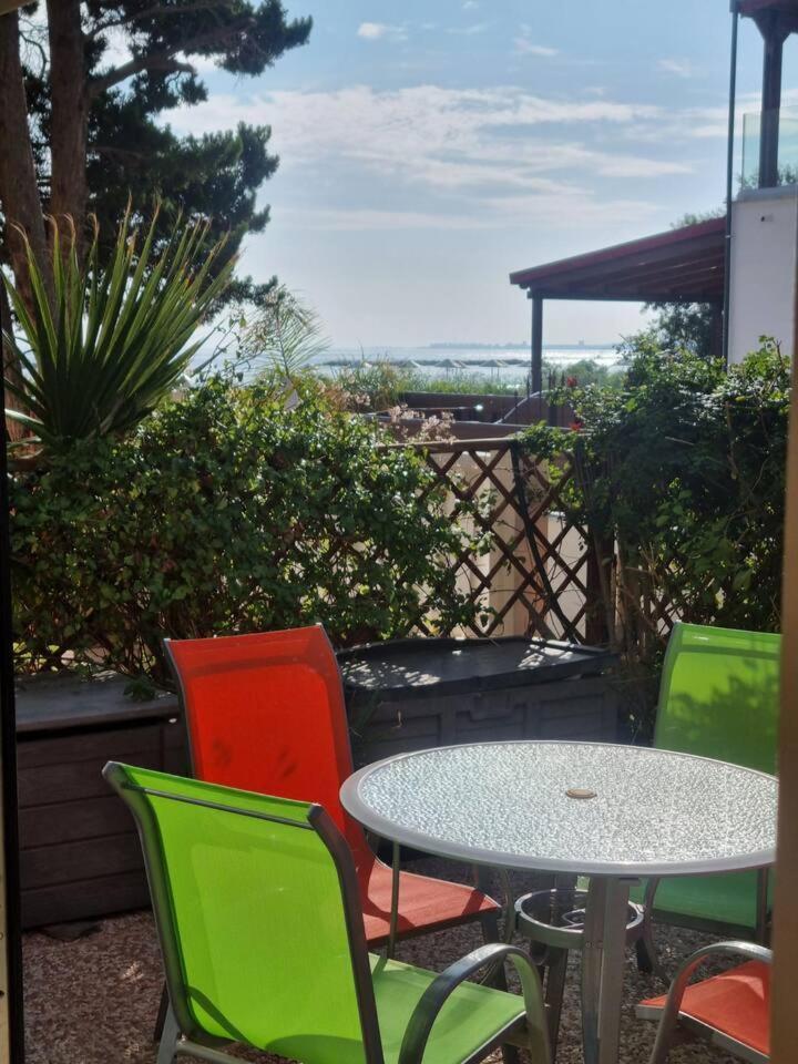 Searenity Seafront House - 50m From The Lárnaca