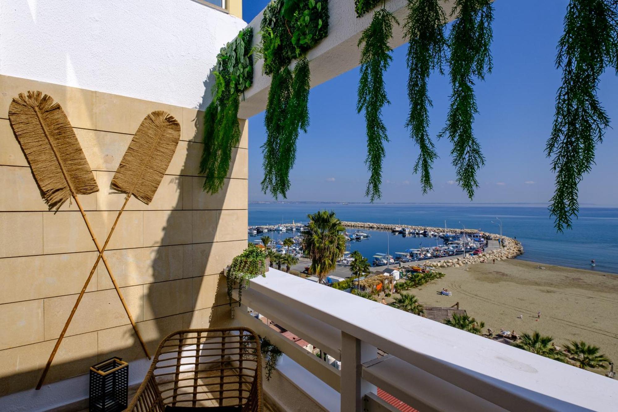 Lazuli Sea View Beachfront Ap 253