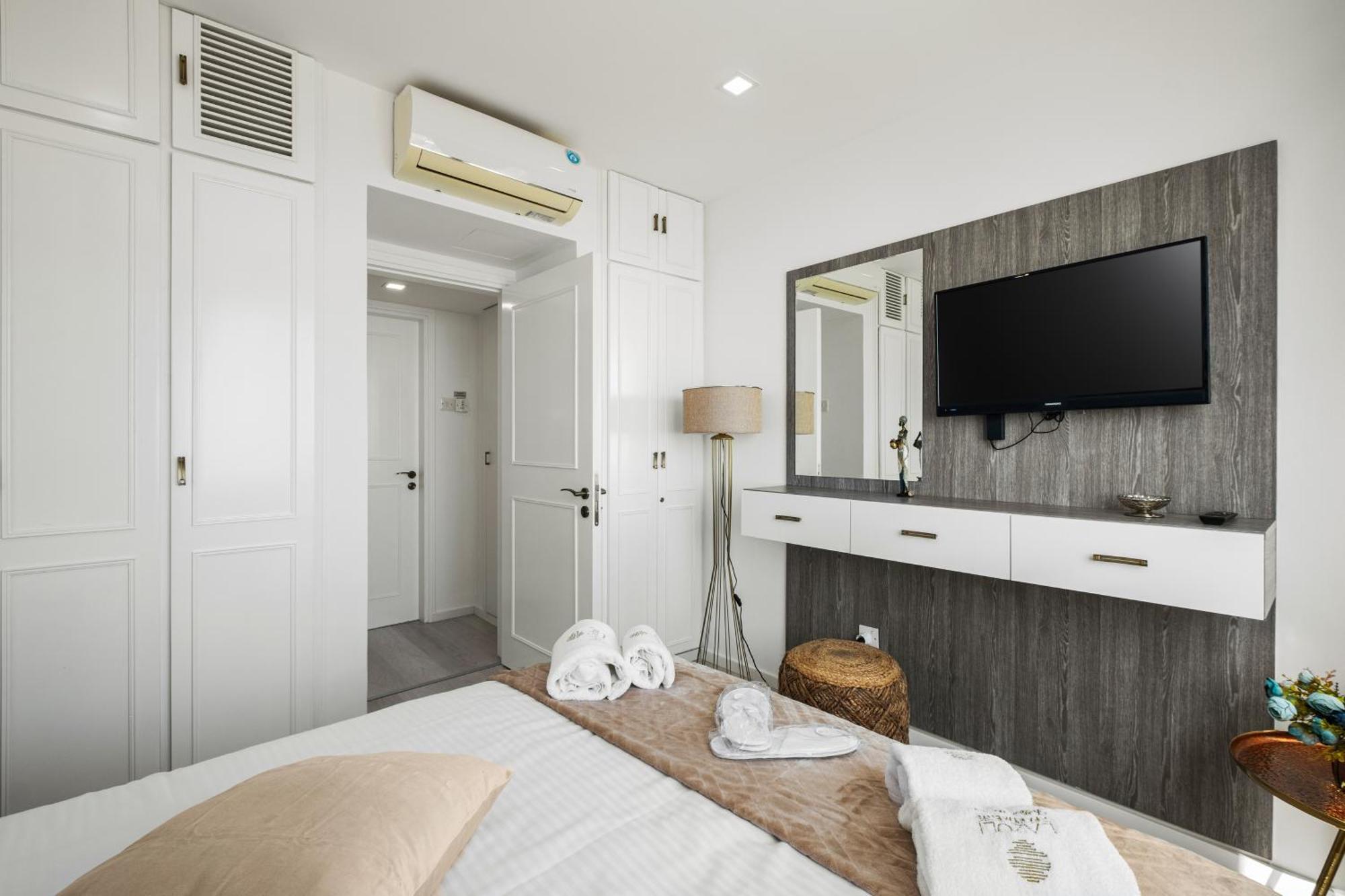 Lazuli Sea View Beachfront Ap 253 Apartment *