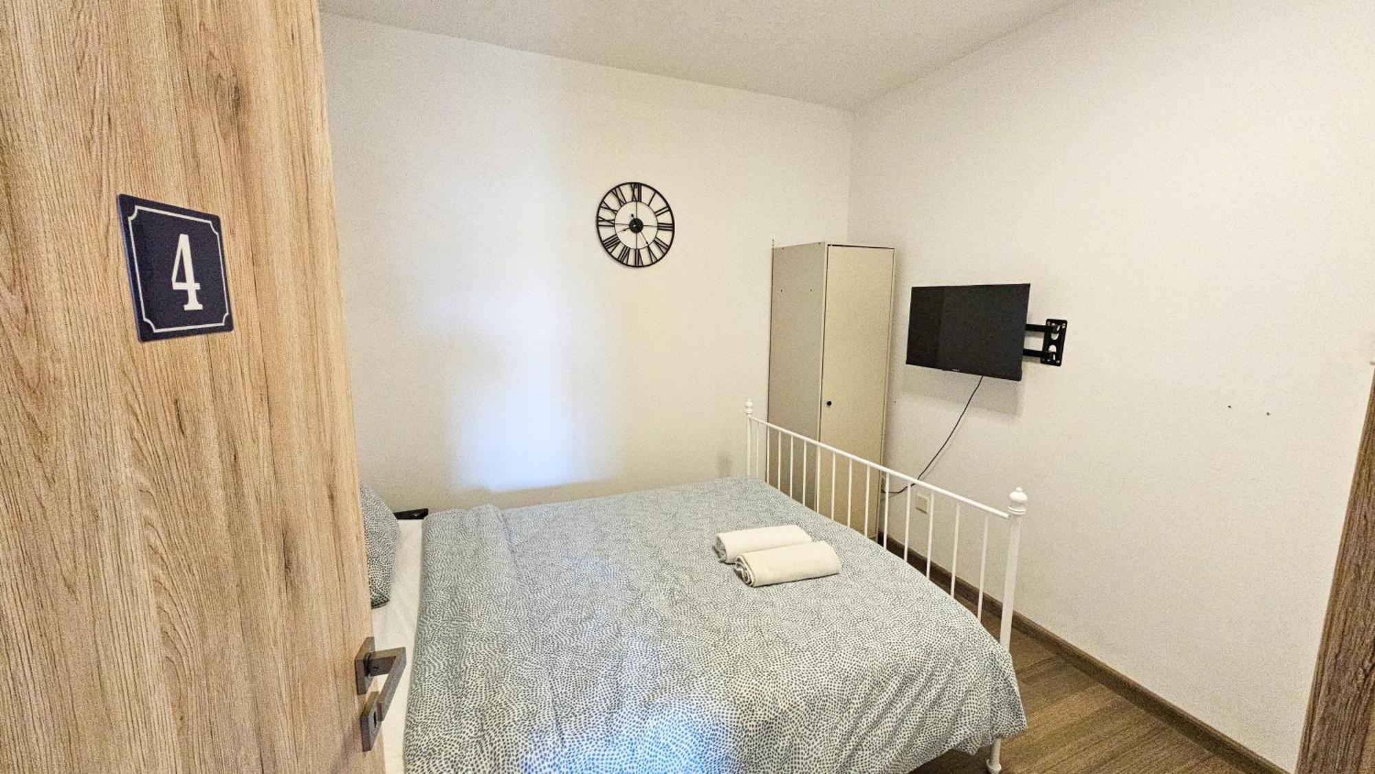 Downtown Rooms, 200m From Marina Apartment