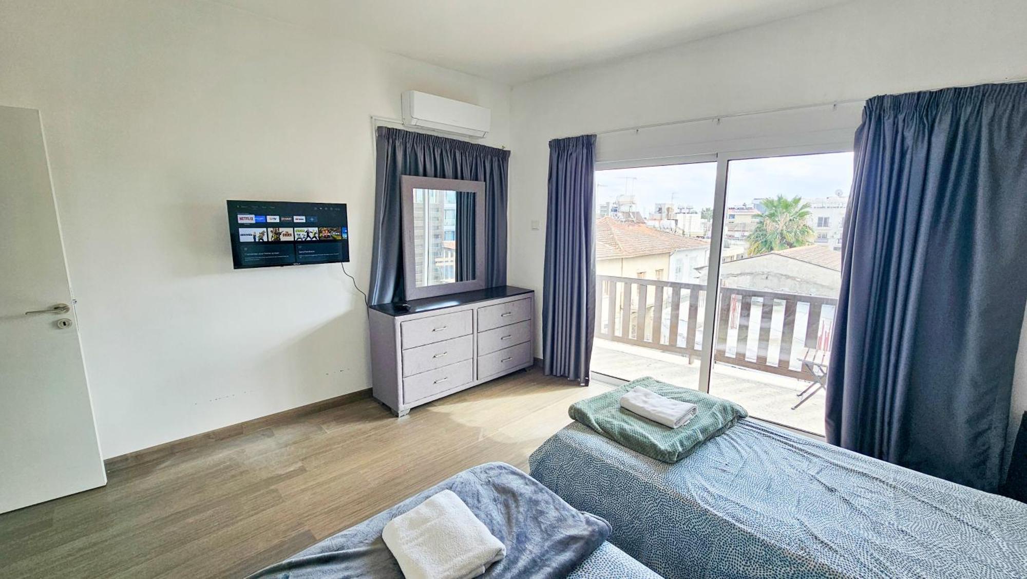 Downtown Rooms, 200m From Marina Lárnaca