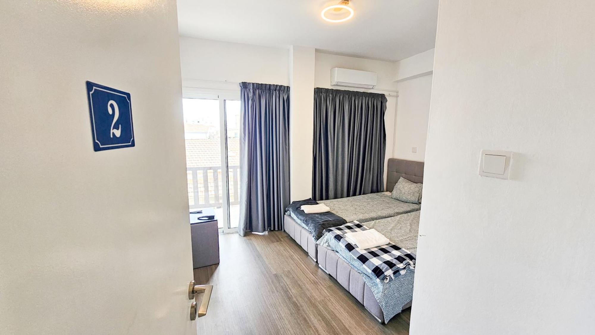 Downtown Rooms, 200m From Marina Apartment