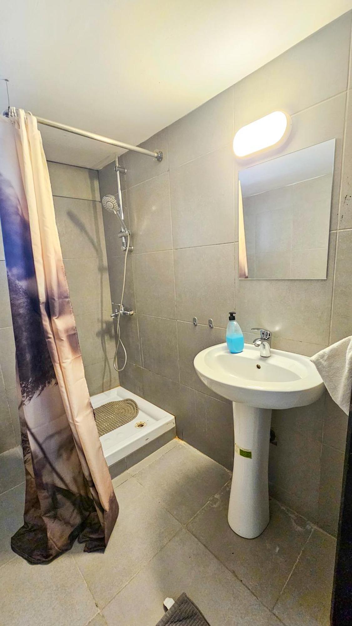 Downtown Rooms, 200m From Marina Apartment Larnaca