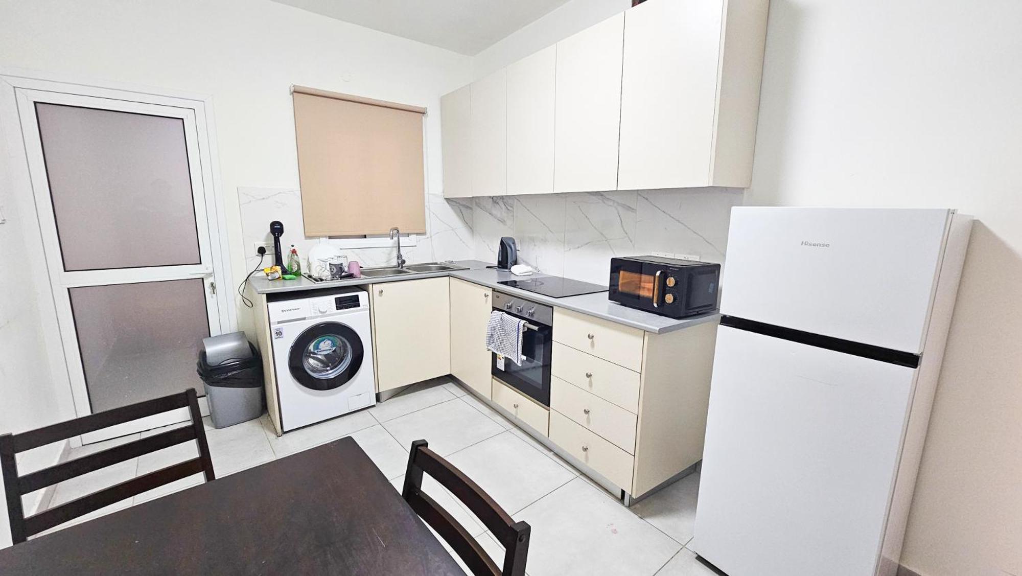 Downtown Rooms, 200m From Marina Apartment Larnaca