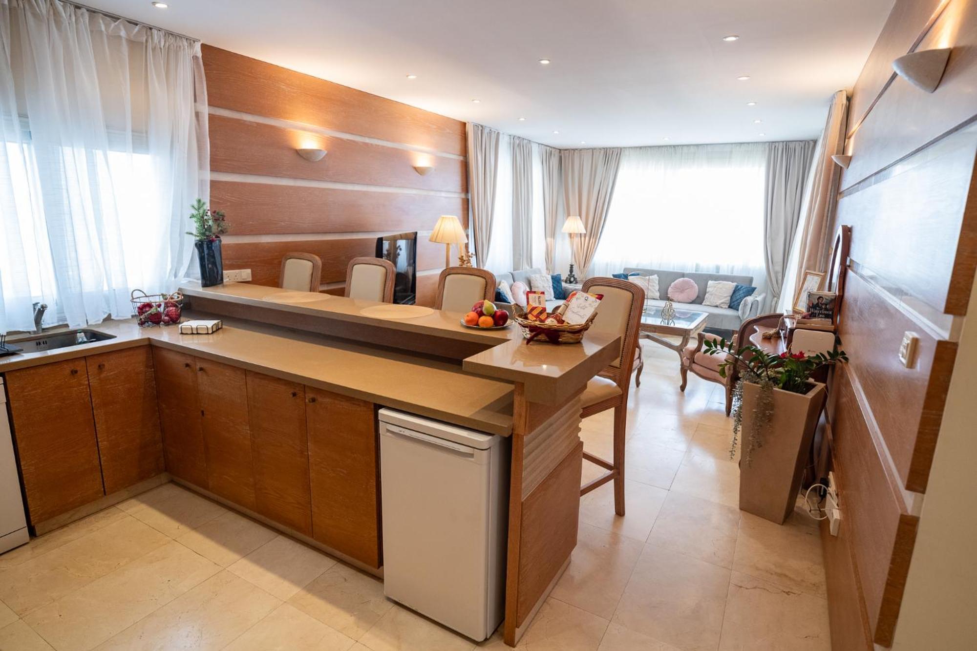 Quattro Beachfront Sea View Ap 4 *