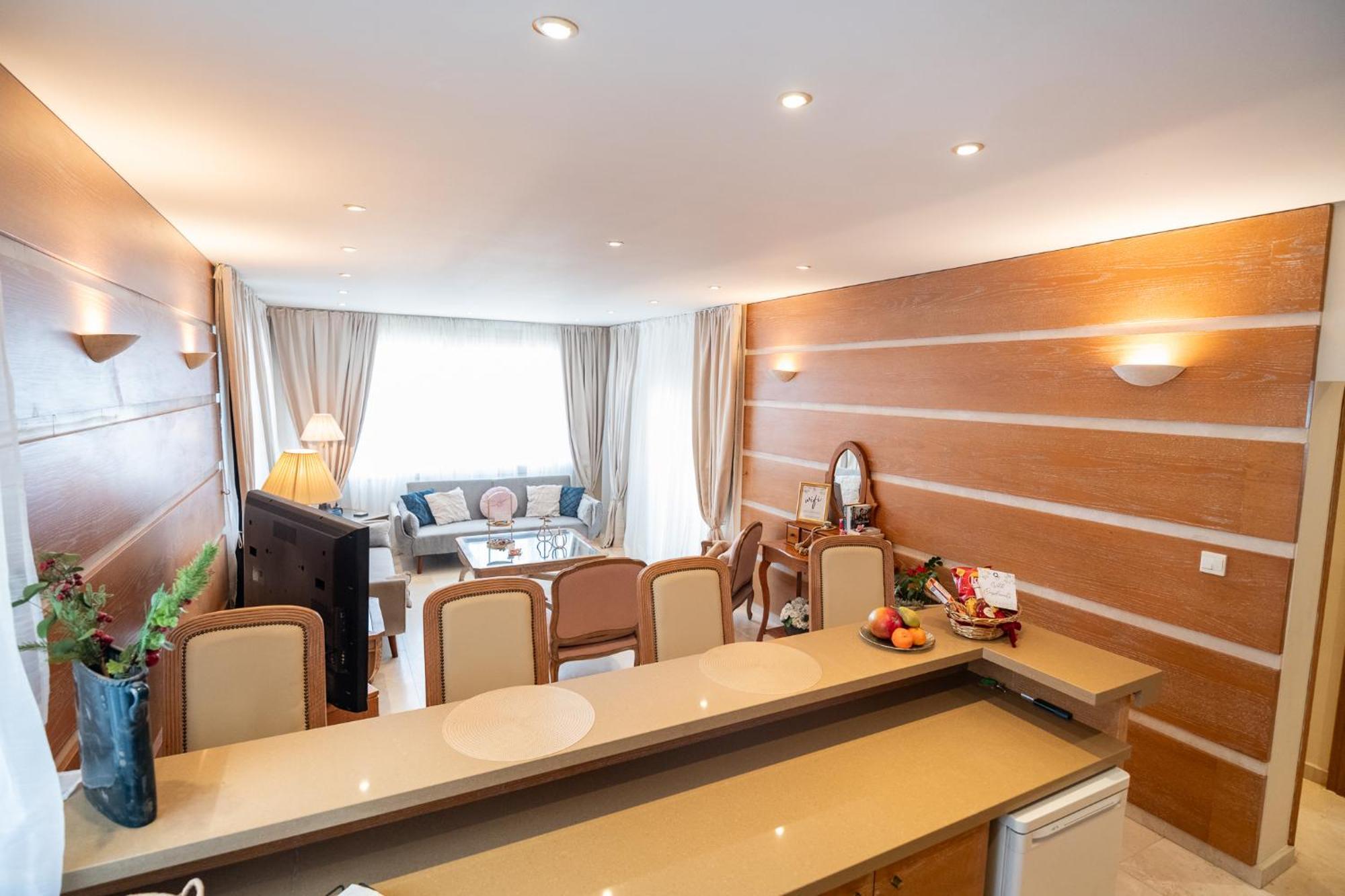 Quattro Beachfront Sea View Ap 4 *
