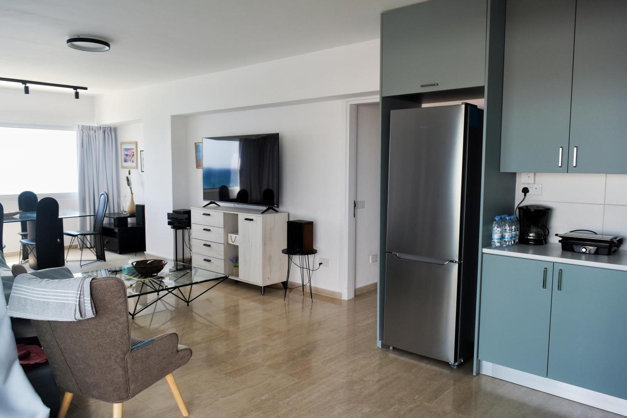 Stunning Top-floor Beachfront Apartment *