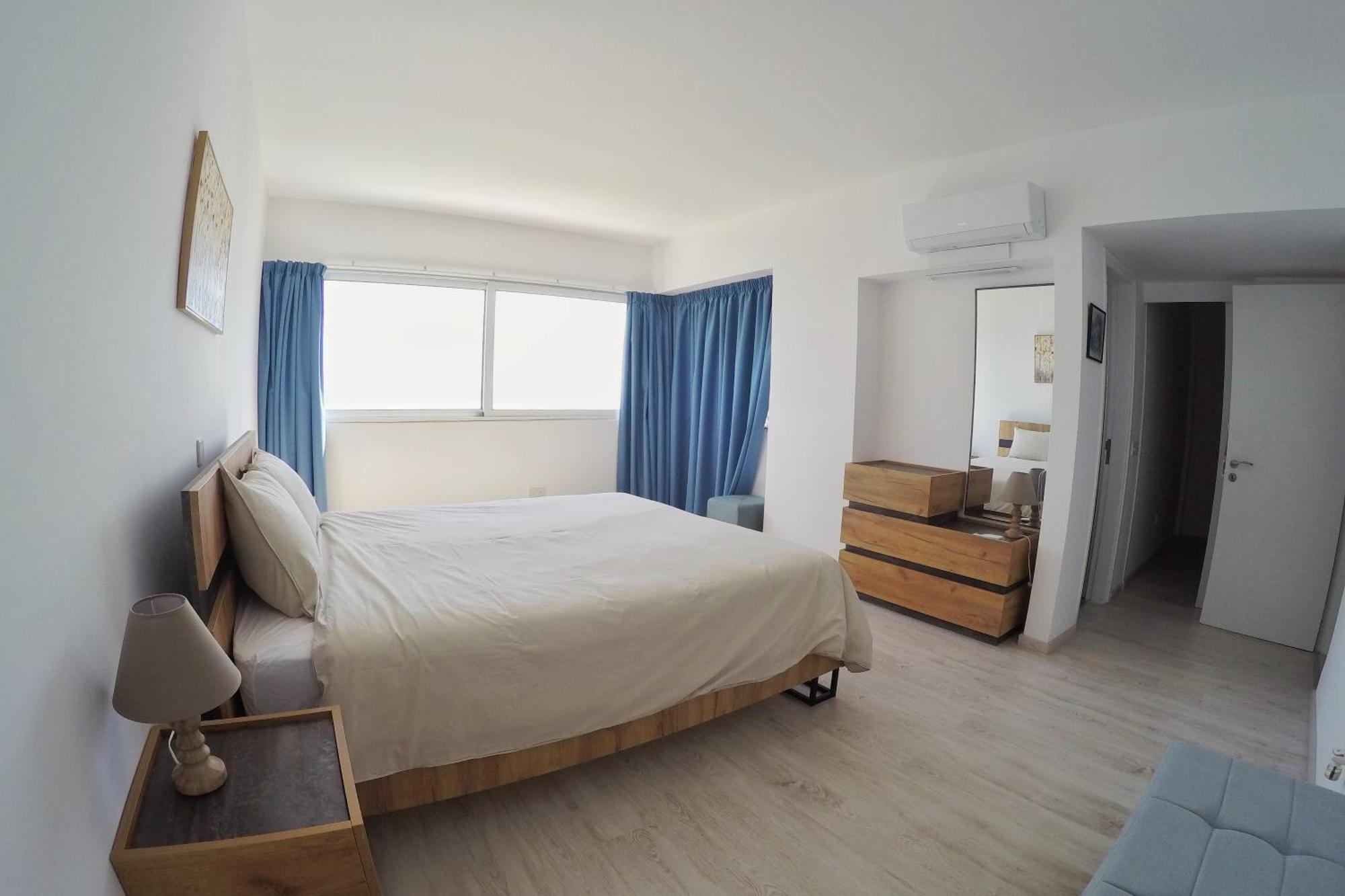 Apartment Stunning Top-floor Beachfront *