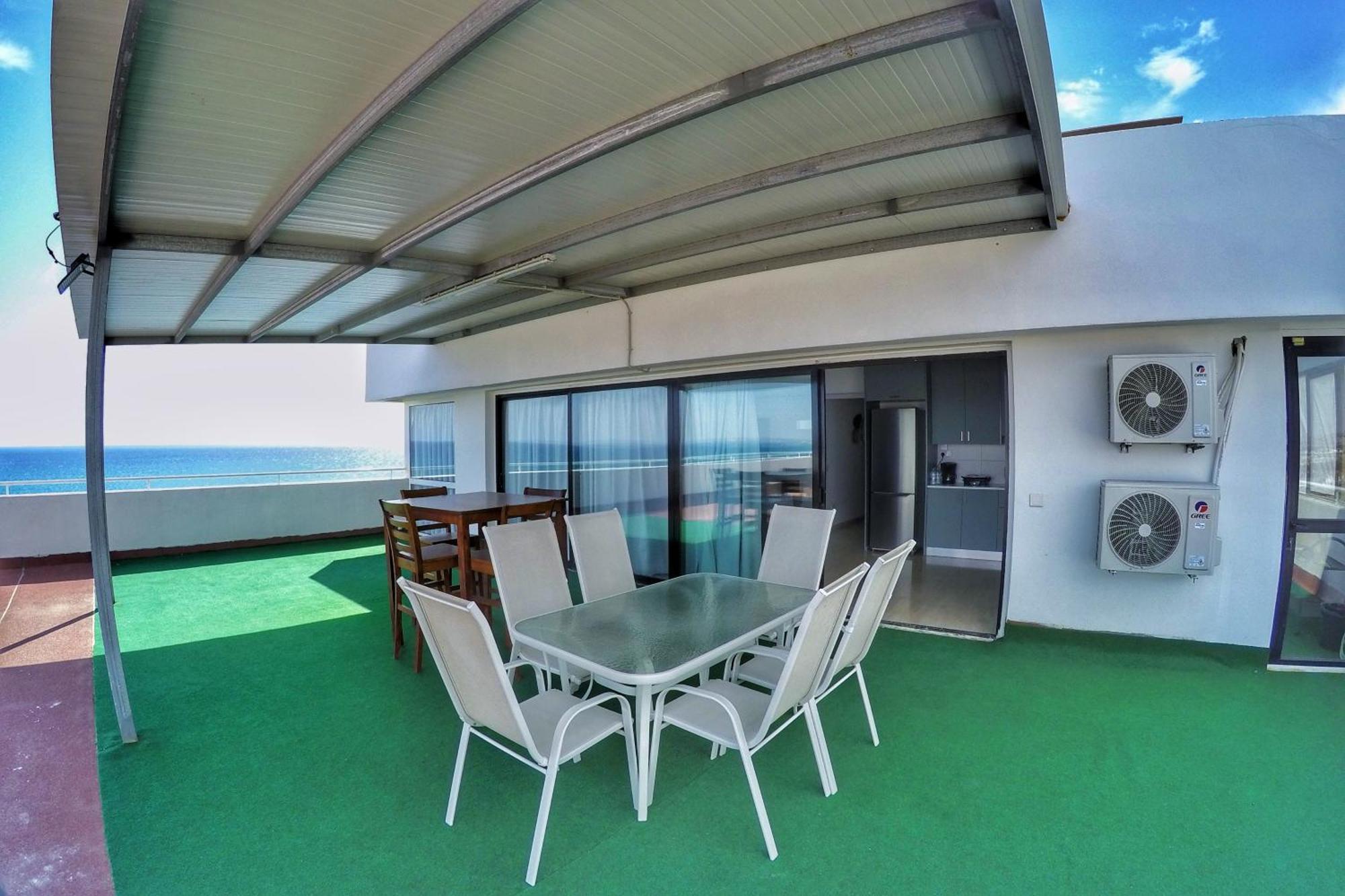 Apartment Stunning Top-floor Beachfront
