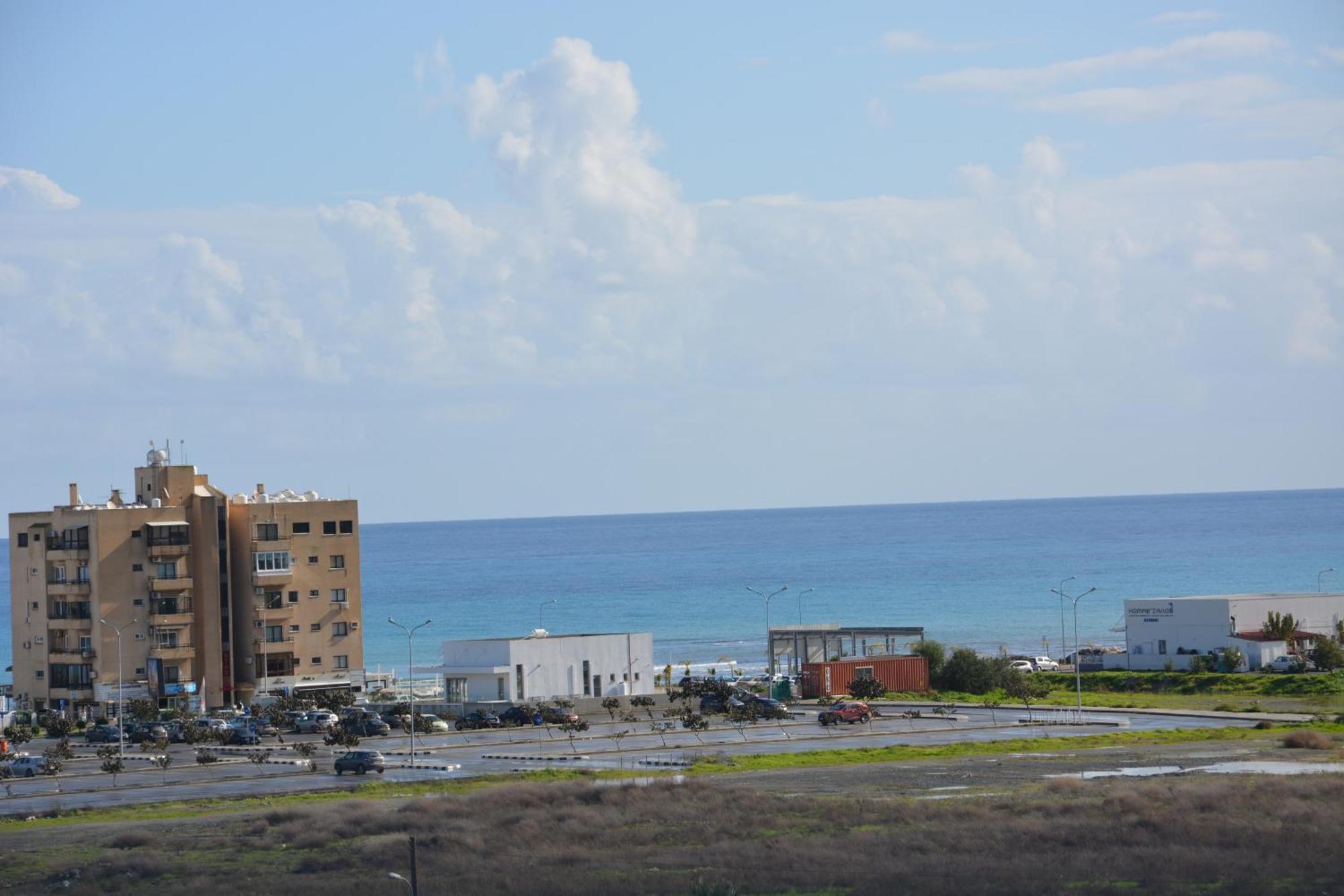 Sea And Salt Panoramic View Apartment Larnaca
