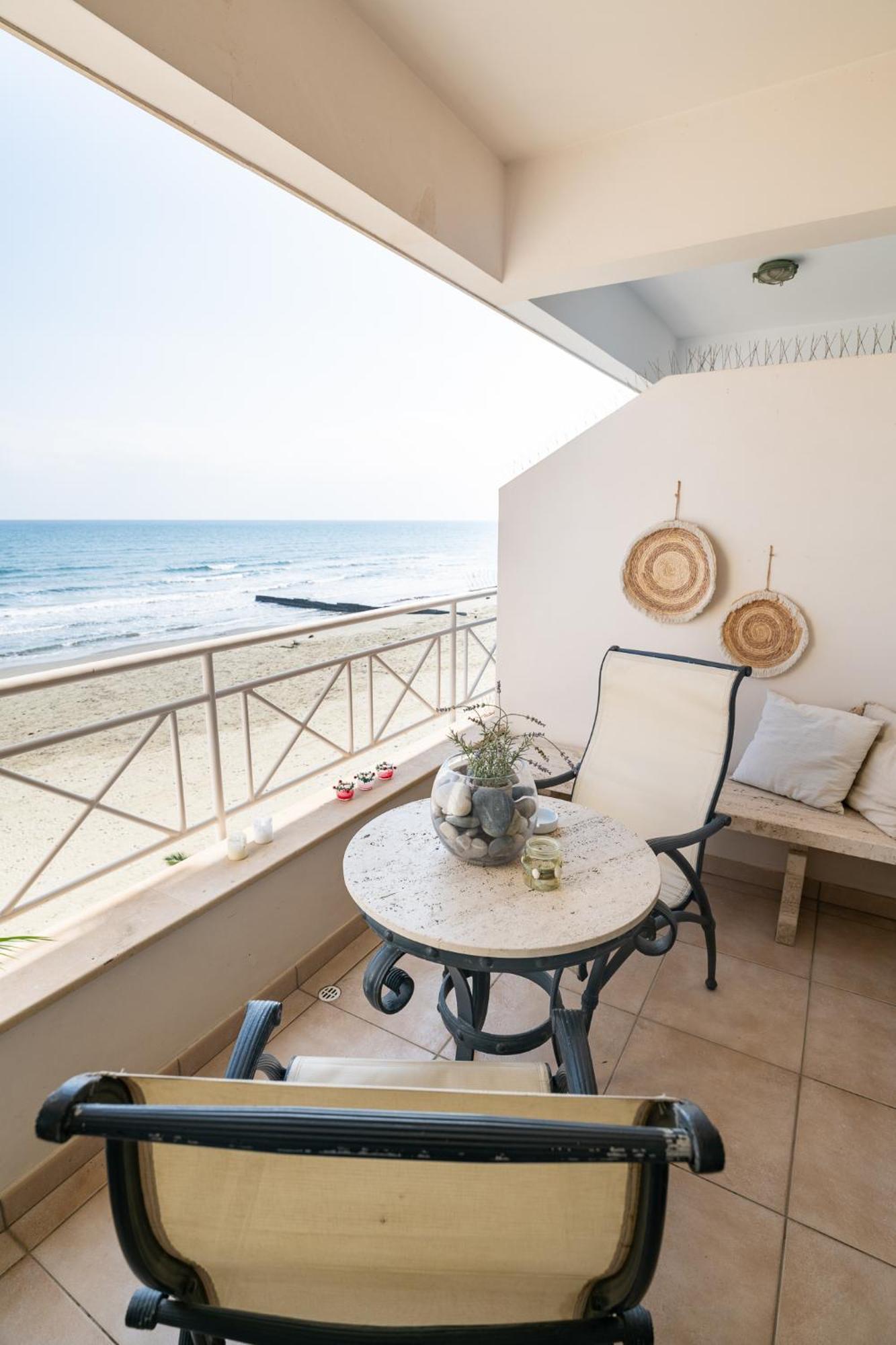 Apartamento Quattro Beachfront Sea View Ap 4