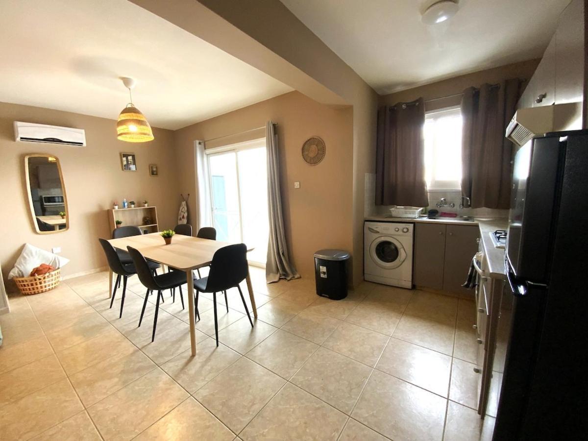 2 Combined Apts, Fast Wi-fi, 5 Min Walk To Apartment