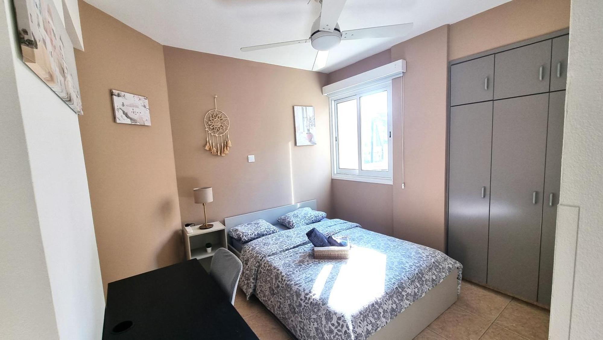 Homestay 5 Min Walk To Beach, Perfect Seaside Escape 3br Shared Larnaca