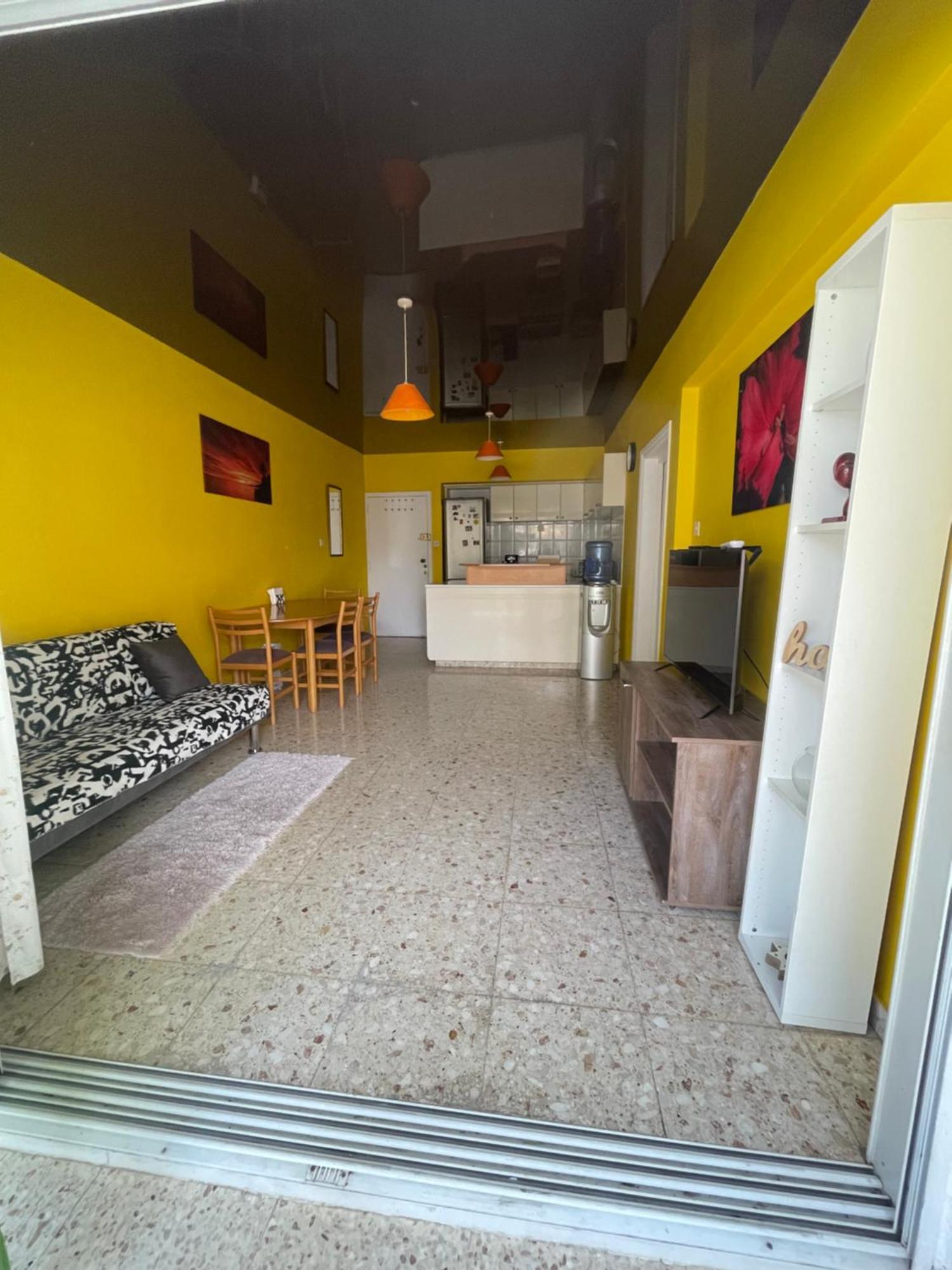 Charming & Comfy 2 Minutes To Mackenzie & 5 Minutes To Airport, Close To Restaurants & Center Larnaka