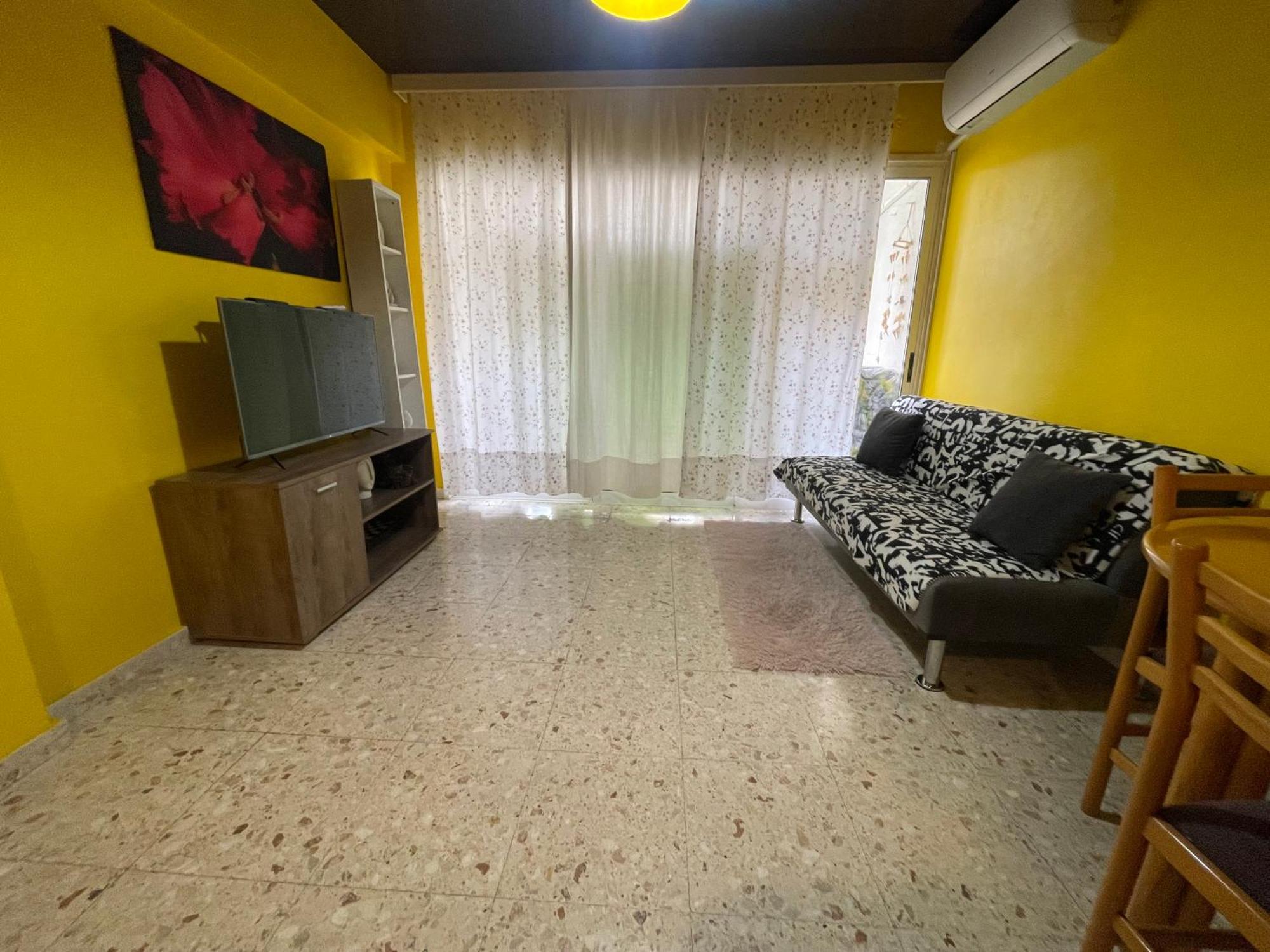 Charming & Comfy 2 Minutes To Mackenzie & 5 Minutes To Airport, Close To Restaurants & Center *