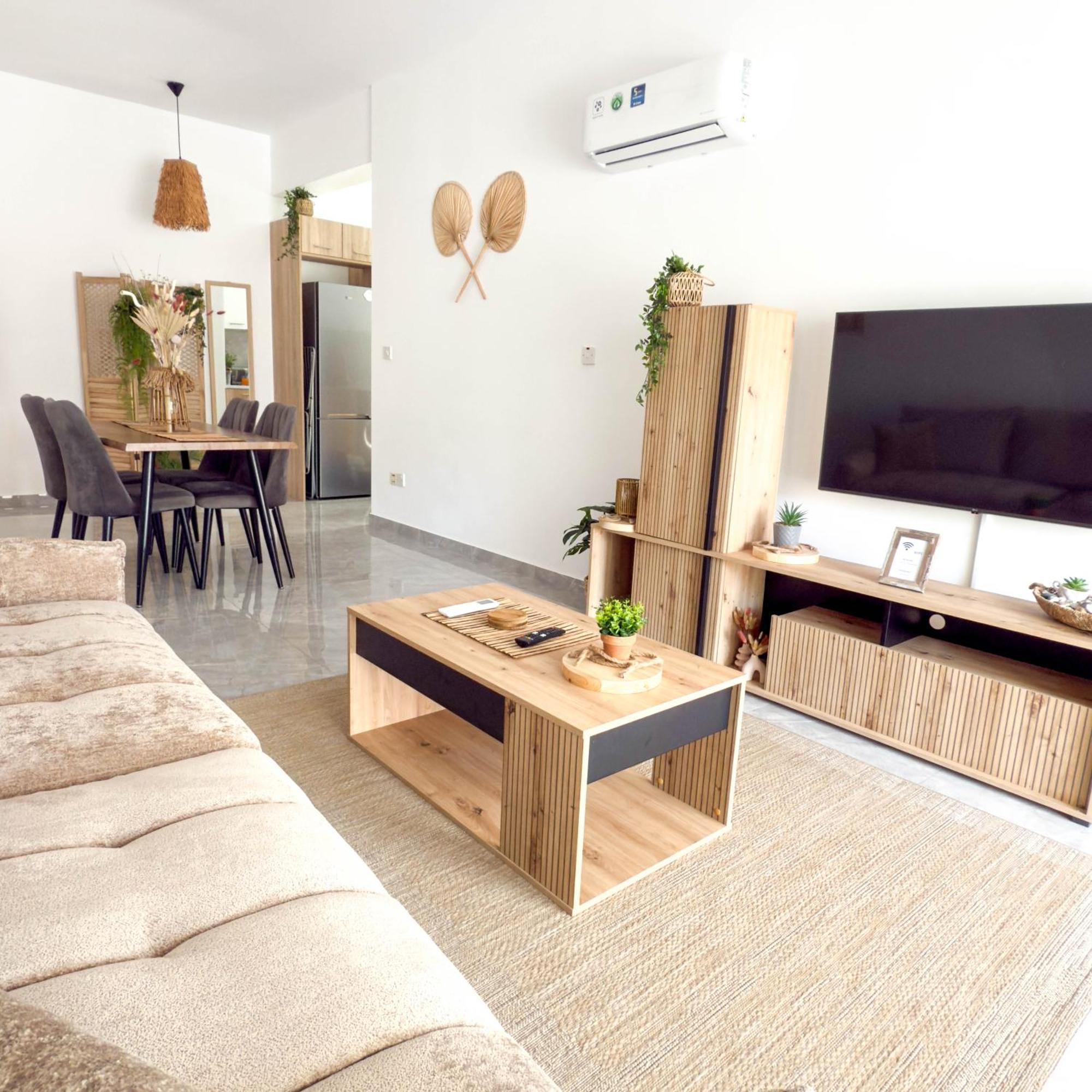 Coastal Getaway Apartment *
