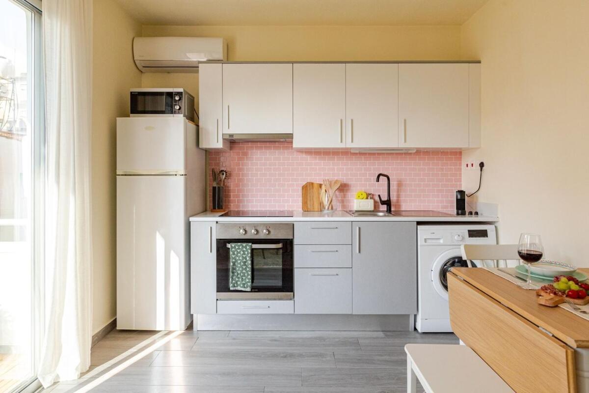 Stylish In Finikoudes 300m From The * Larnaca