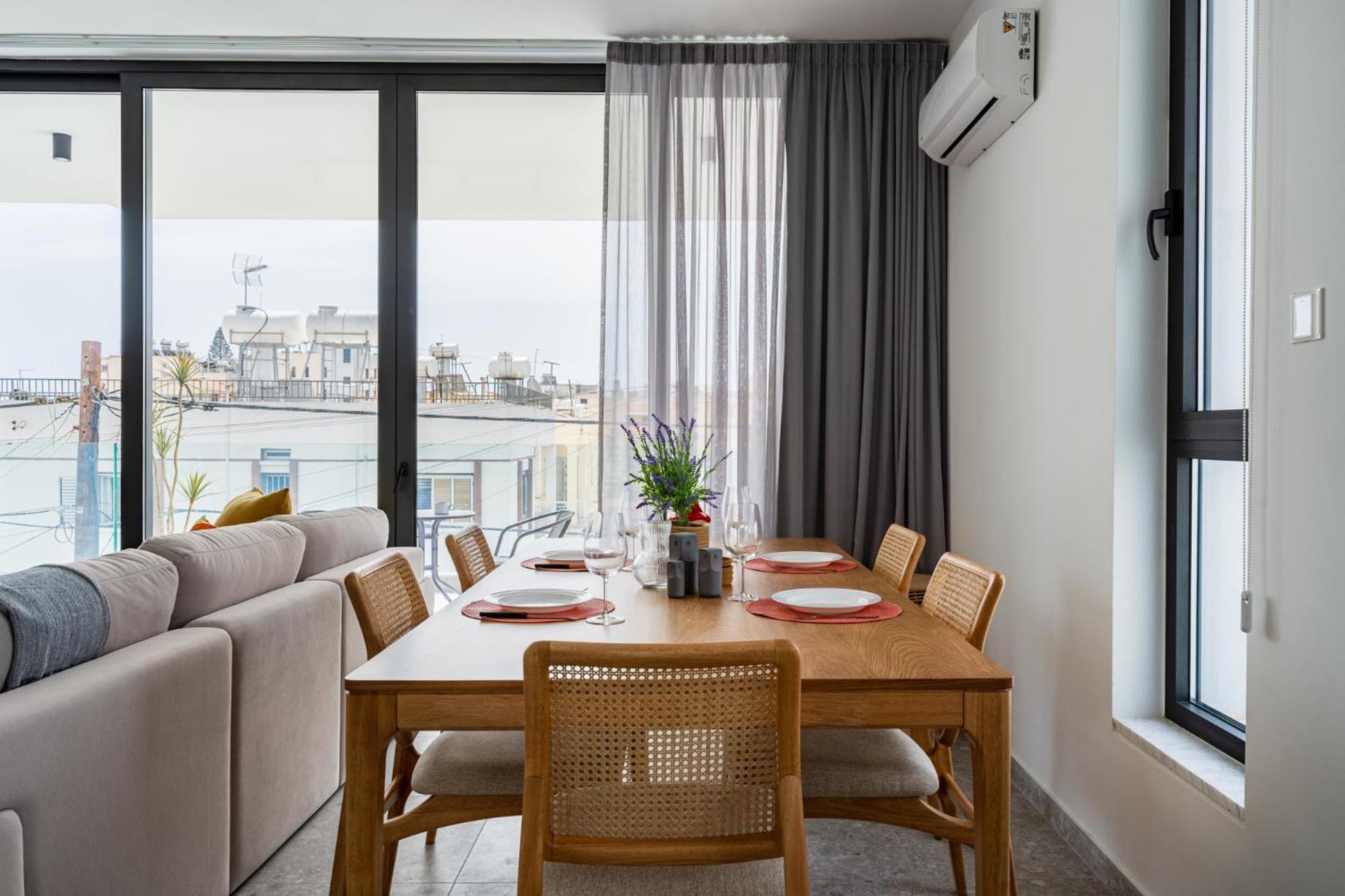 Solara - Stylish Balcony In *