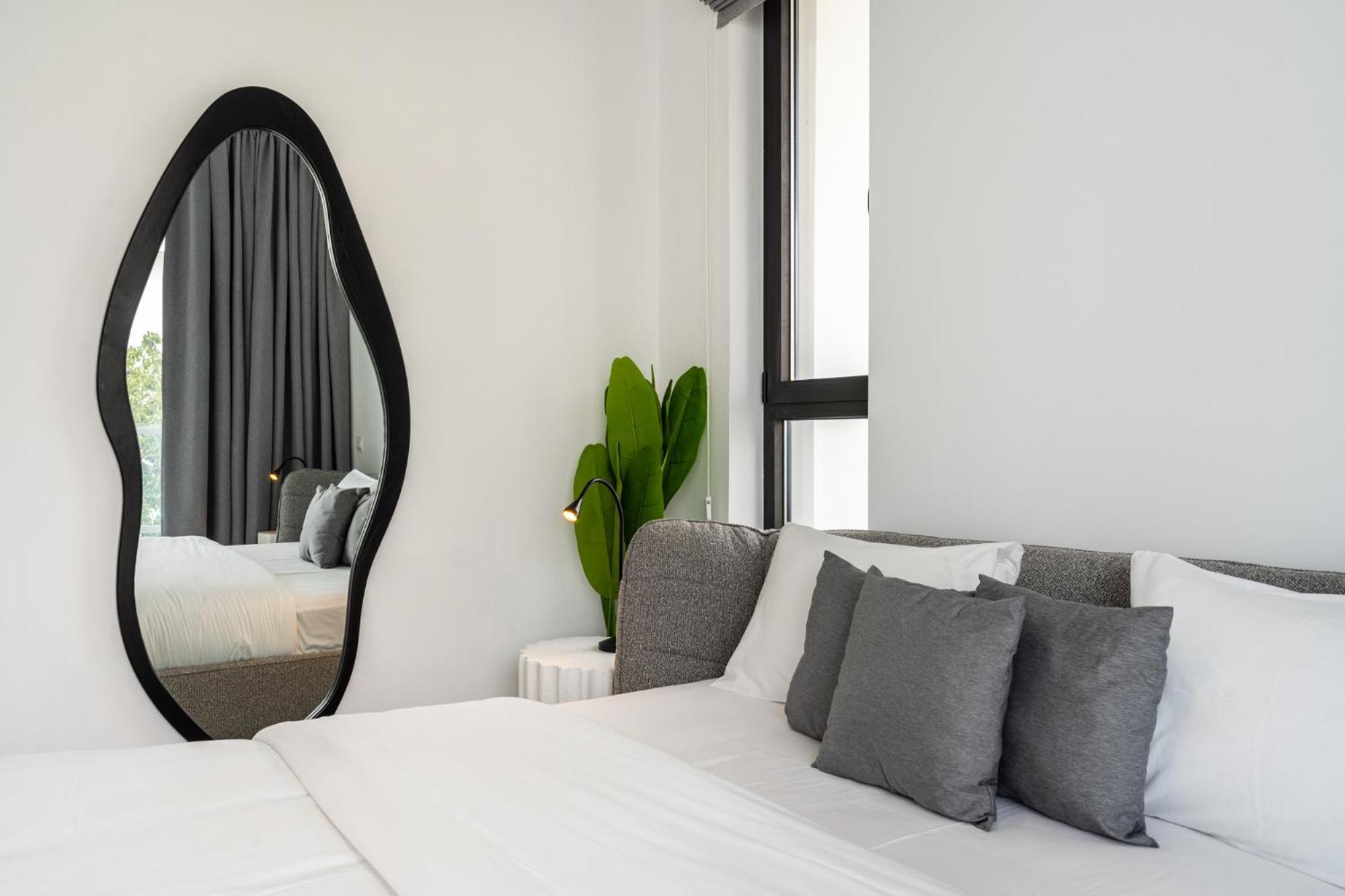 Solara - Stylish Balcony In