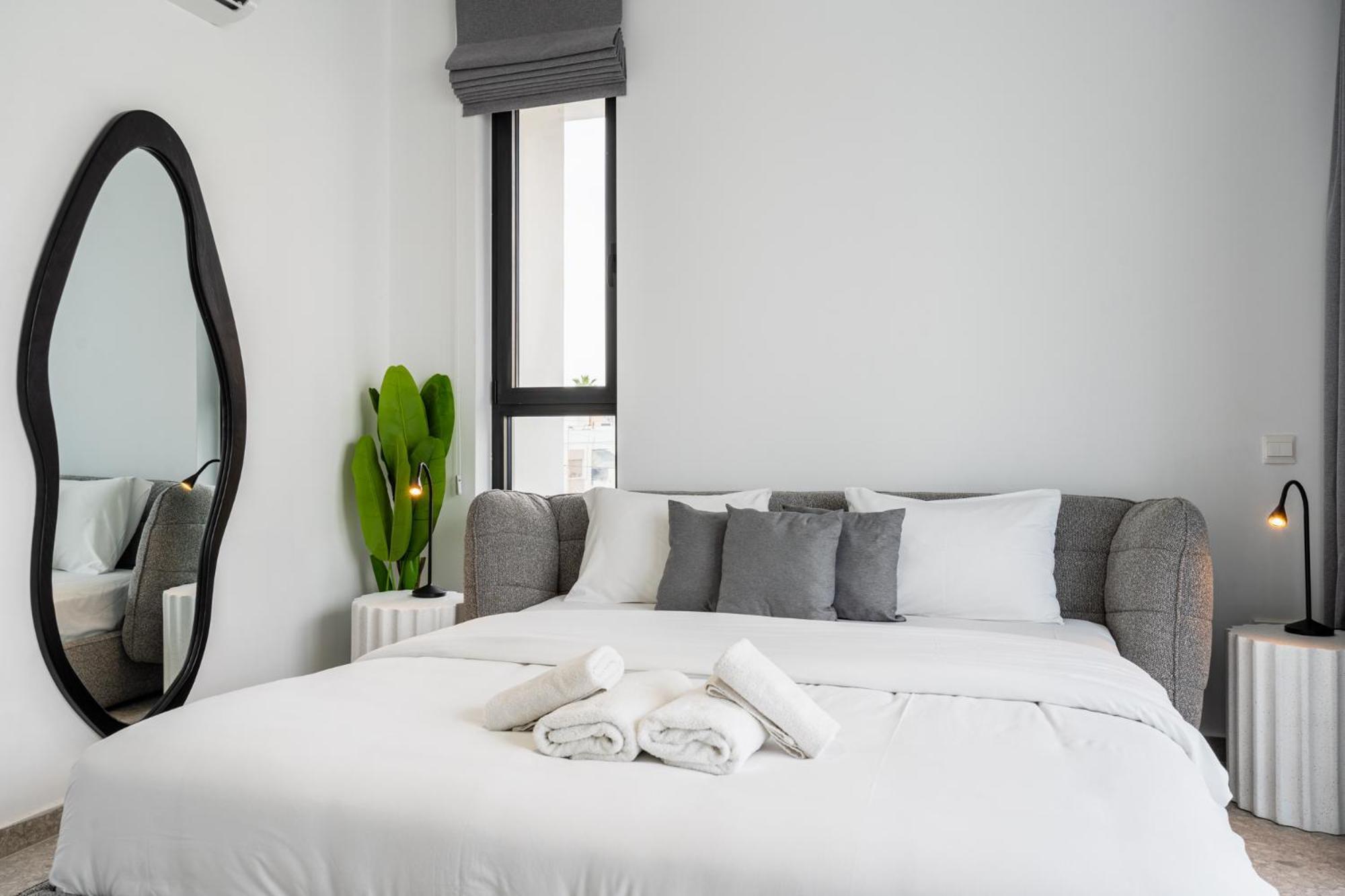 Solara - Stylish Balcony In Larnaca