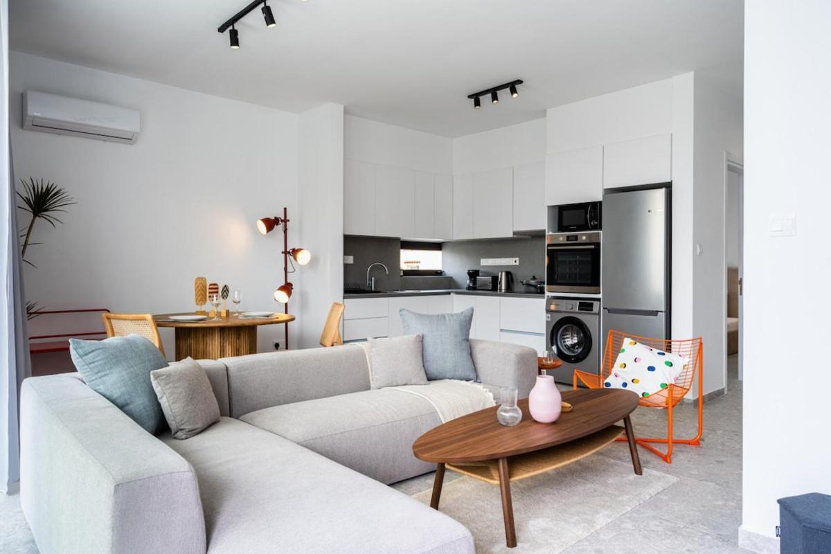 Solara - Stylish Balcony In * Larnaca