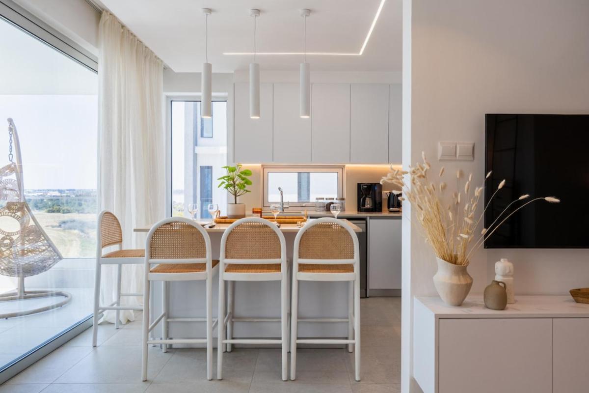 Apartment Aelia - Chic 2-br & Balcony In Larnaca