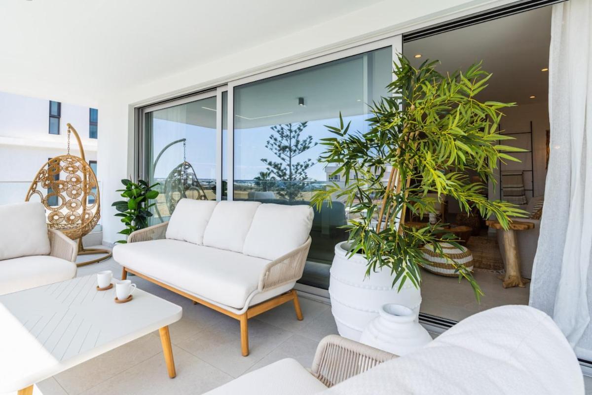 Aelia - Chic 2-br & Balcony In Apartment Larnaca