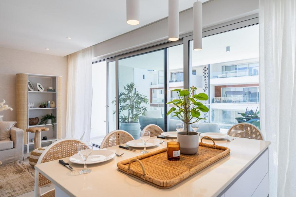 Aelia - Chic 2-br & Balcony In *