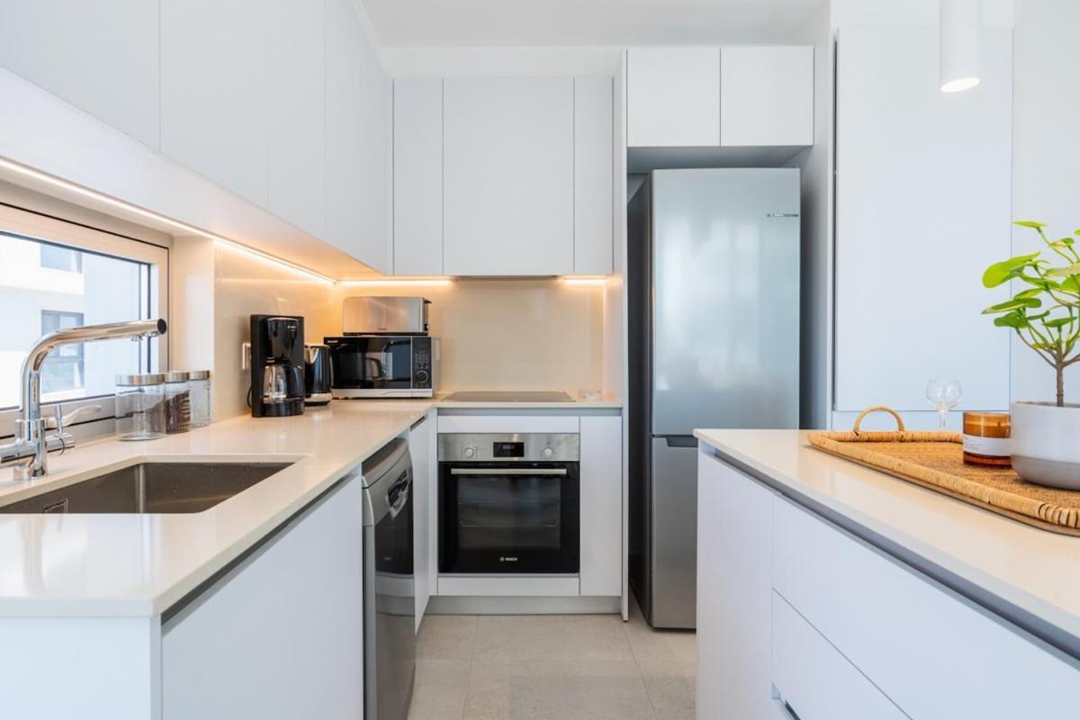 Aelia - Chic 2-br & Balcony In Apartment *