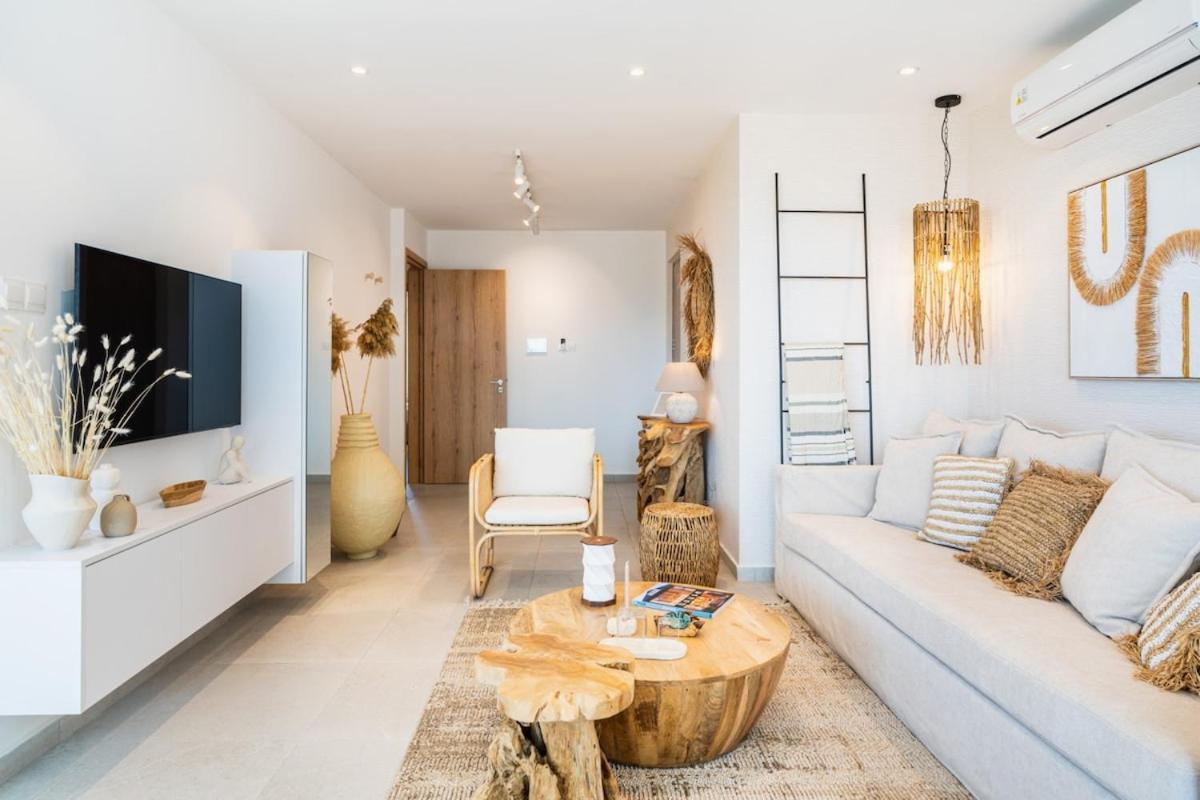 Aelia - Chic 2-br & Balcony In *
