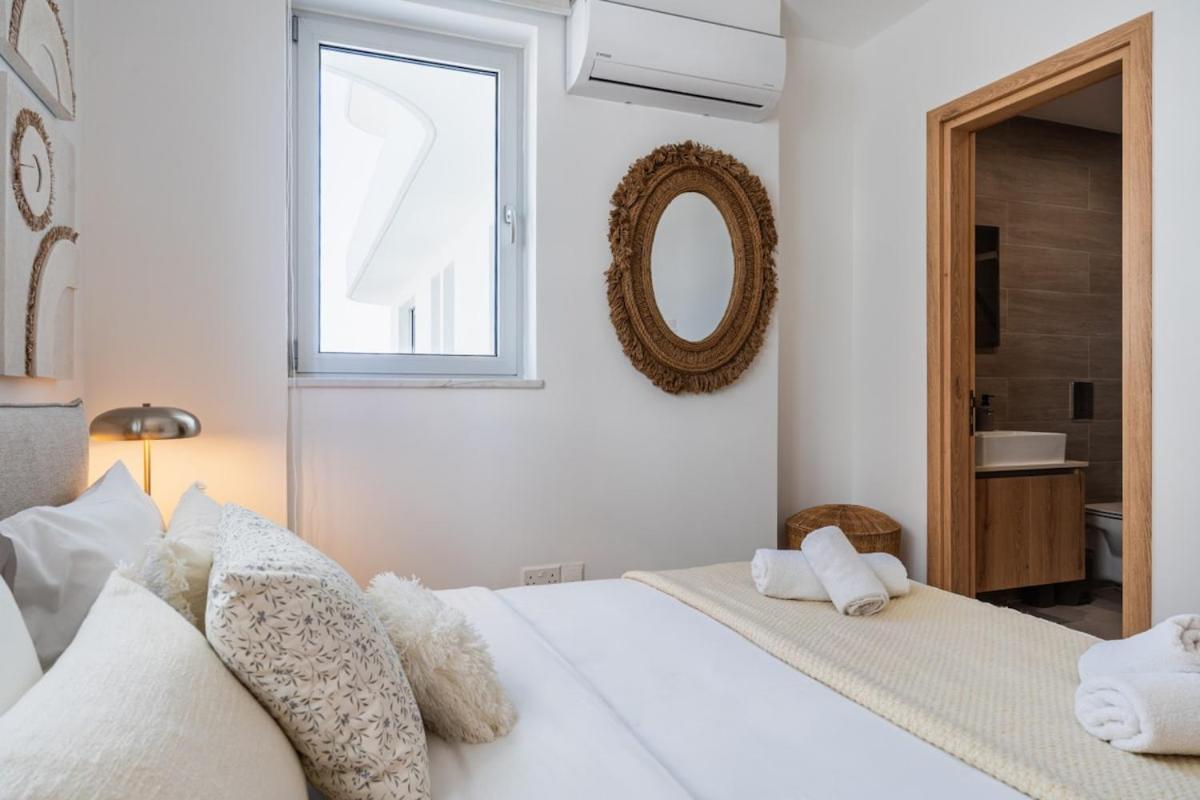 Aelia - Chic 2-br & Balcony In * Larnaca