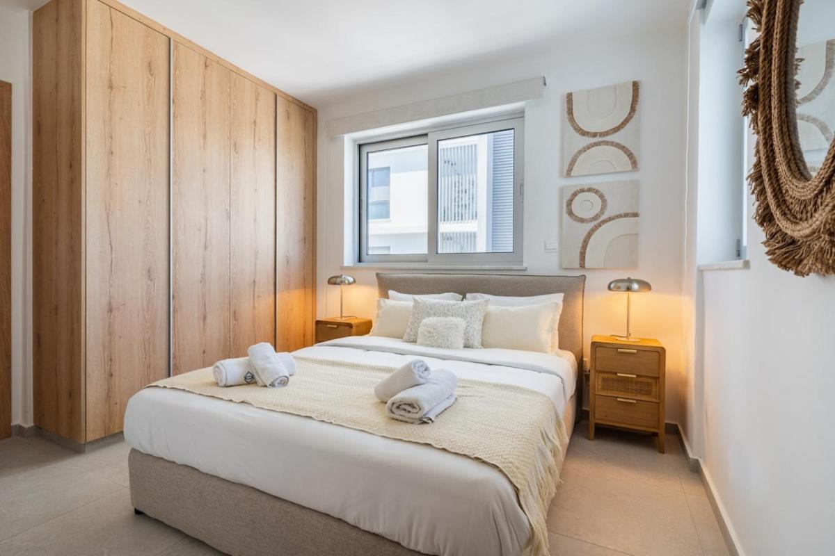 Aelia - Chic 2-br & Balcony In Apartment