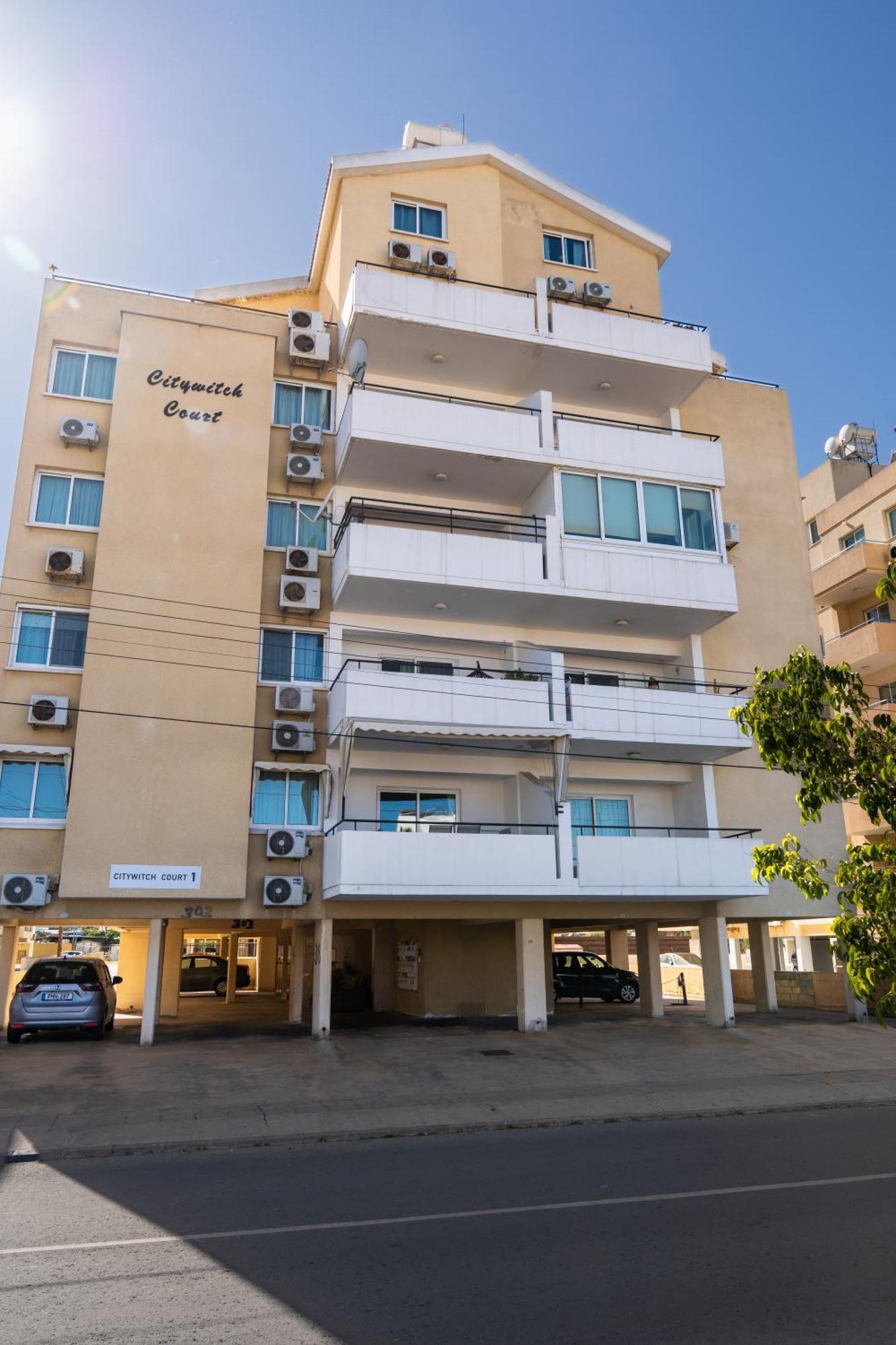Olivia Mackenzie 2 Bedroom Flat With Pool Apartment Larnaca