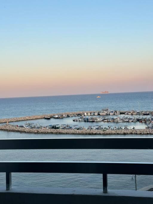 Sea View 1br With Pool Access *