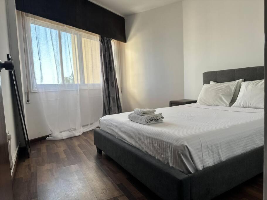 Sea View 1br With Pool Access Apartment Larnaca