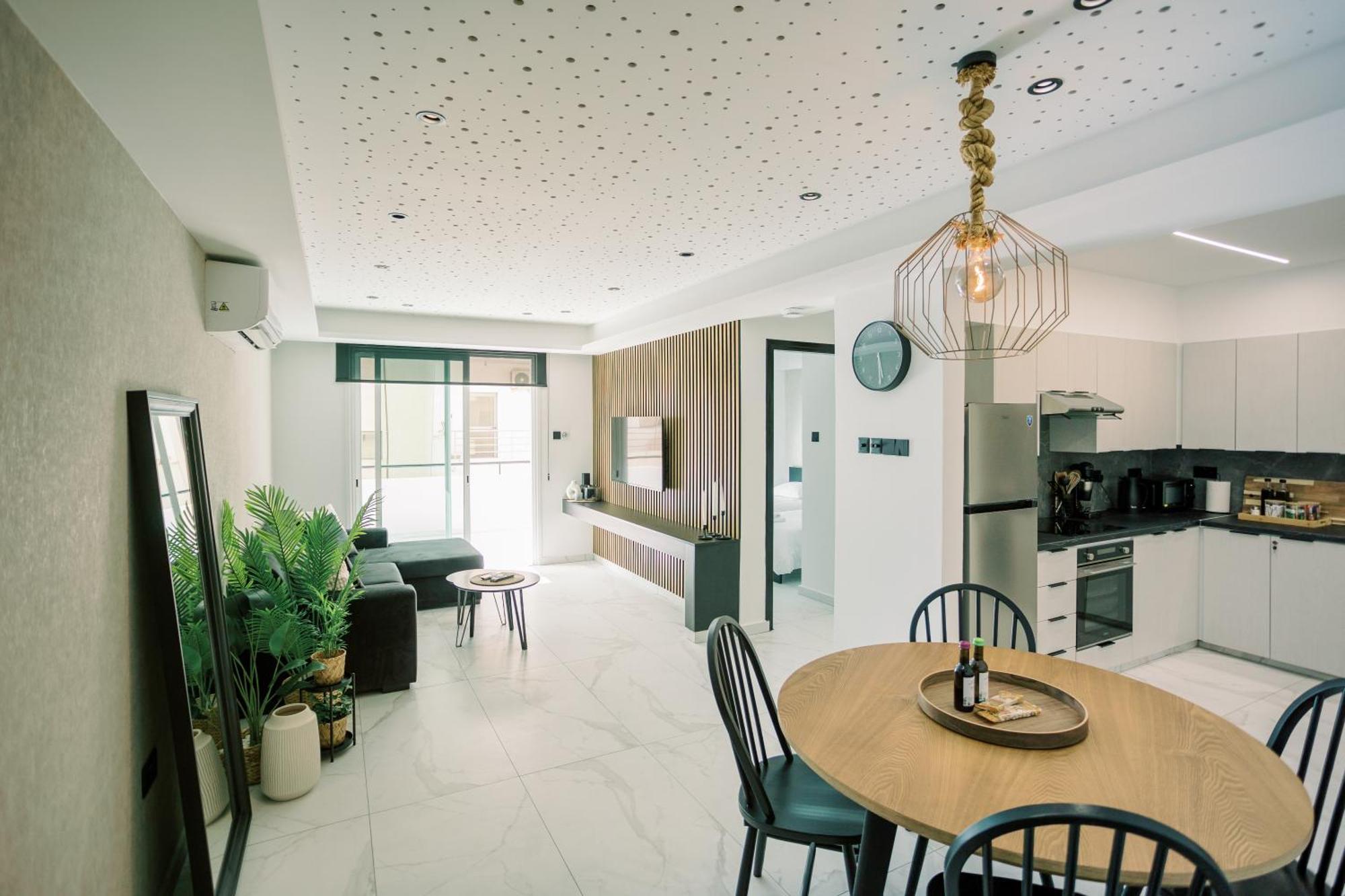 2br Amalfi Blue In - Pool & 10min Walk To Mackenzie Beach! Larnaca