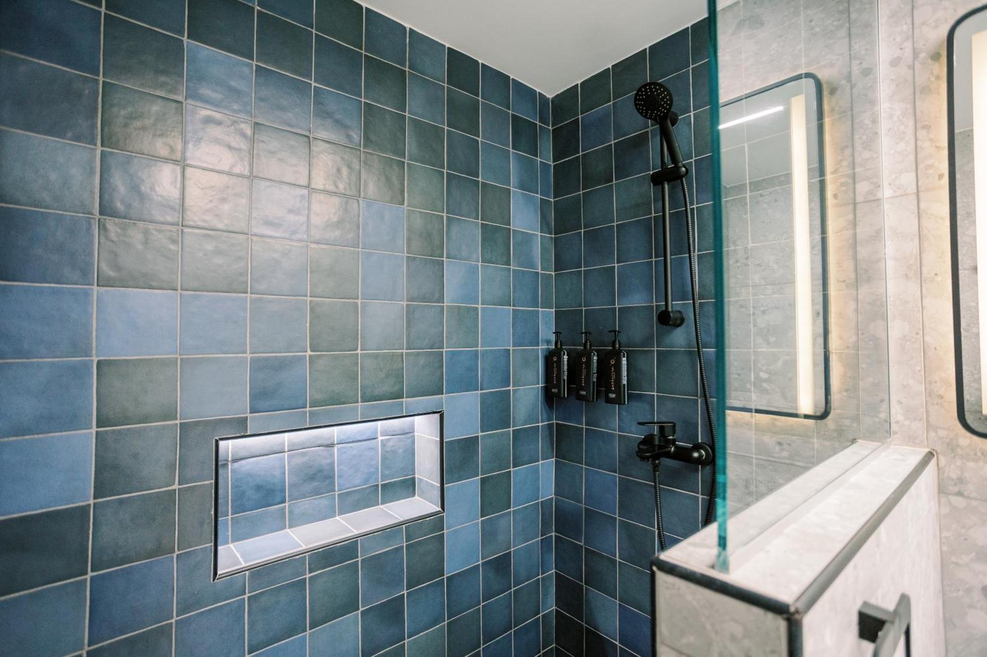 2br Amalfi Blue In - Pool & 10min Walk To Mackenzie Beach! *