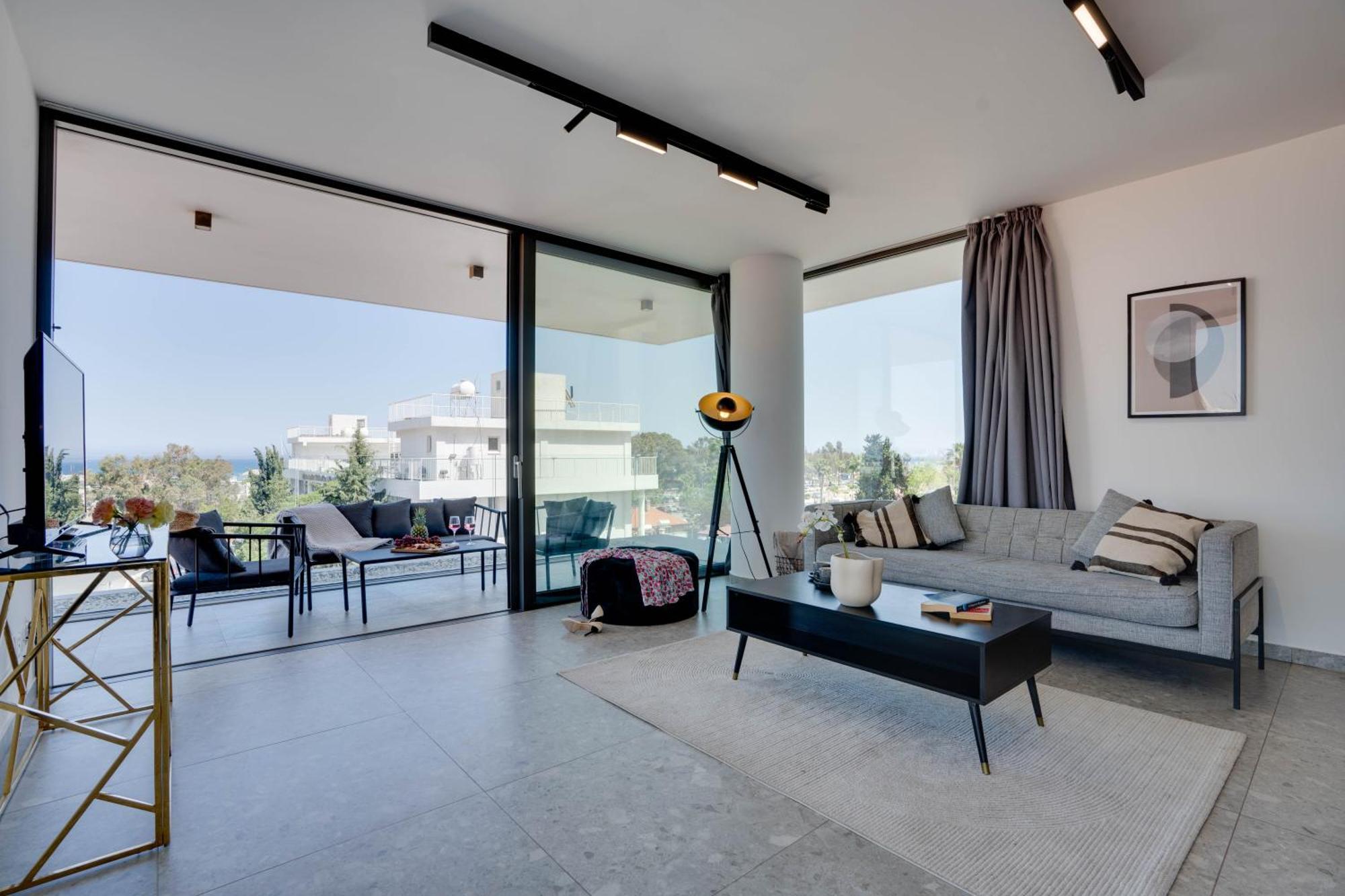 Sea View Deluxe Gaia 302 Larnaca