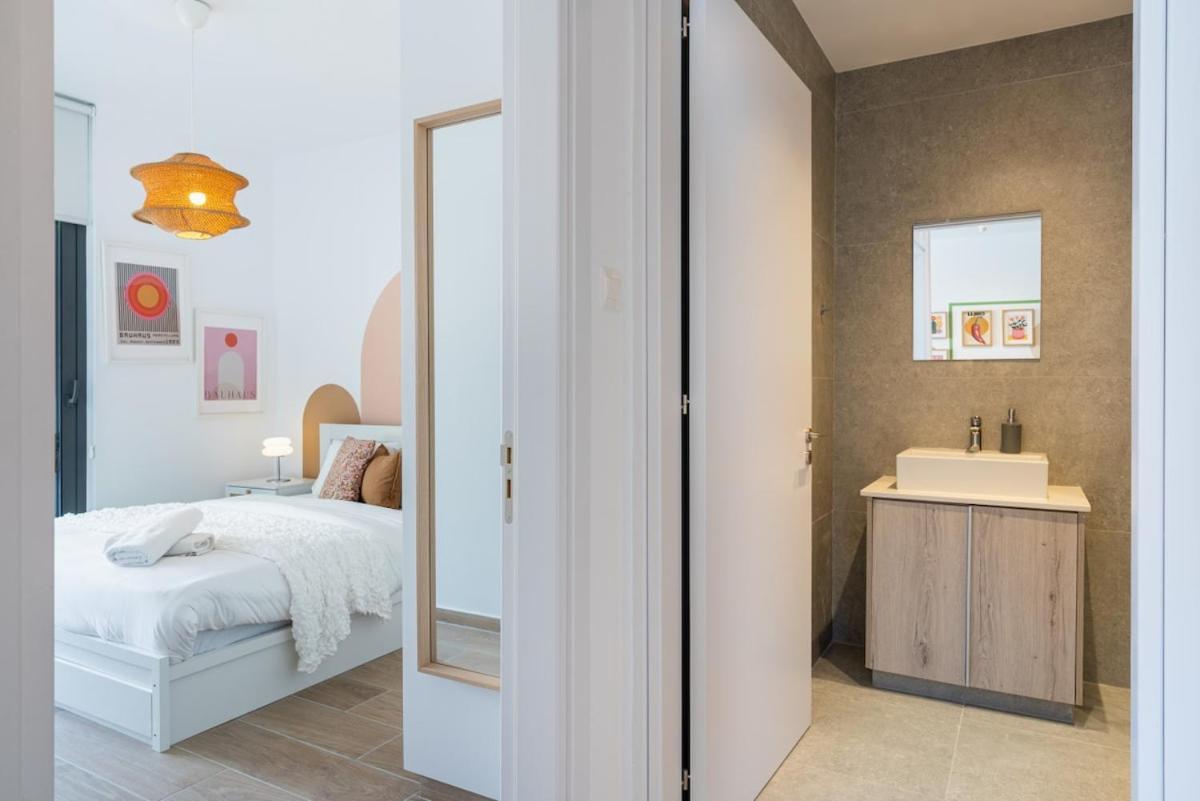 Lunette - Artful 1-br & Balcony In * Larnaca