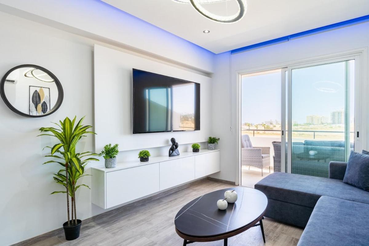 Olympus Stylish 2-br & Balcony In