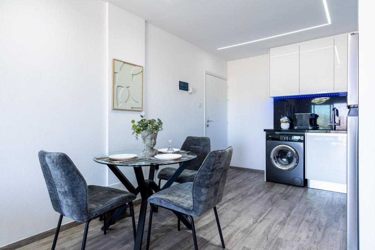 Olympus Stylish 2-br & Balcony In * Larnaka